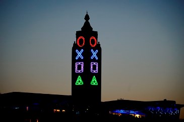 Londons OXO Tower undergoes a dramatic C