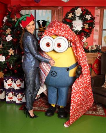 TO CELEBRATE THE DVD LAUNCH OF DESPICABLE ME 2, LYDIA-ROSE BRIGHT JOINS THE MINIONS IN CAUSING FESTIVE MISCHIEF AND MAYHEM AT HAMLEYS REGENT STREET (3)